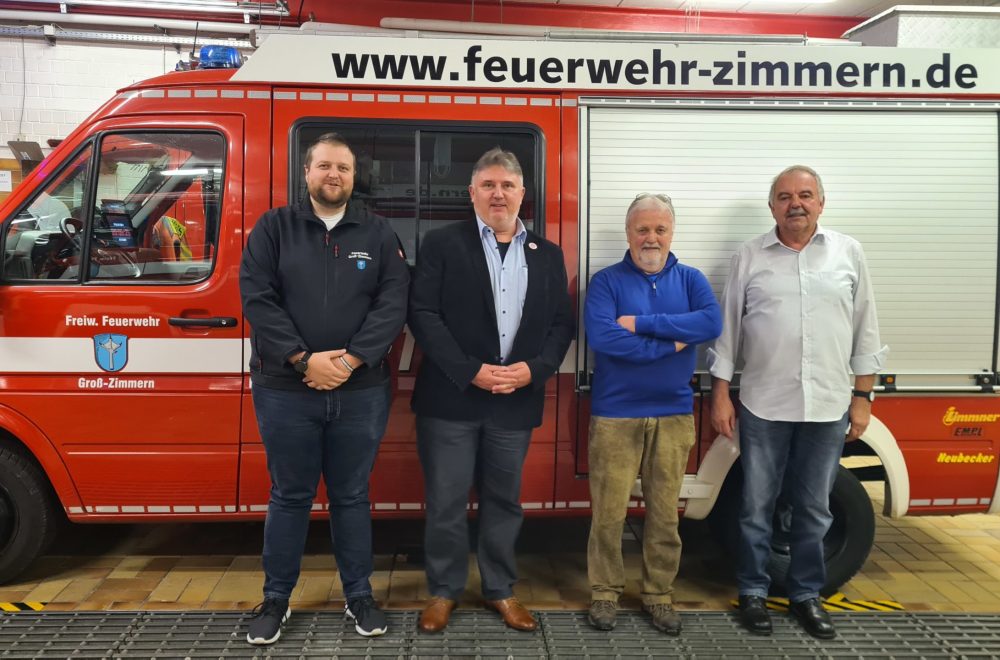 Vorstand und Herr Göbel bei der Übergabe