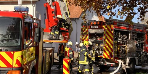 09.11.2021 Dachstuhlbrand, Menschenleben in Gefahr