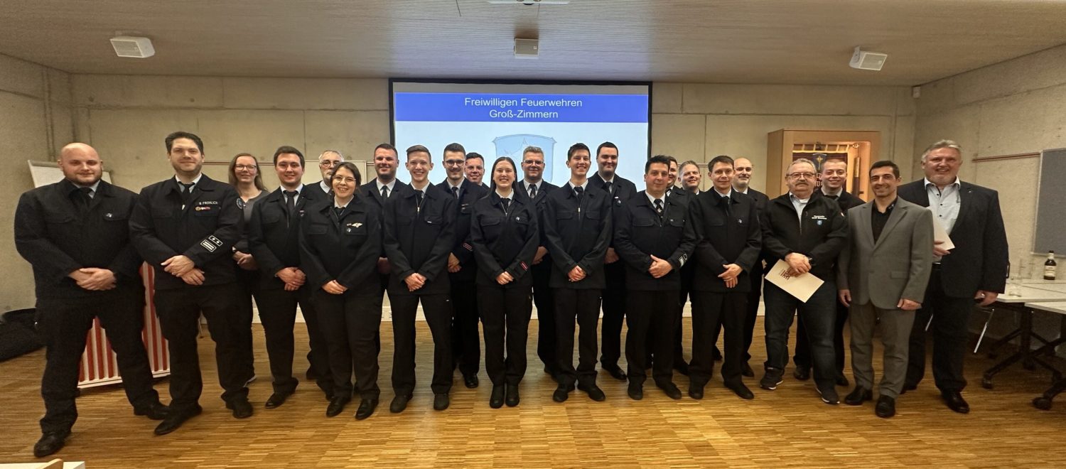 Die geehrten und beförderten Mitglieder der Feuerwehr